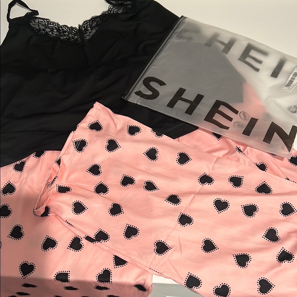 SHEIN Black and Pink Heart Print Sleepwear Set ⭐️